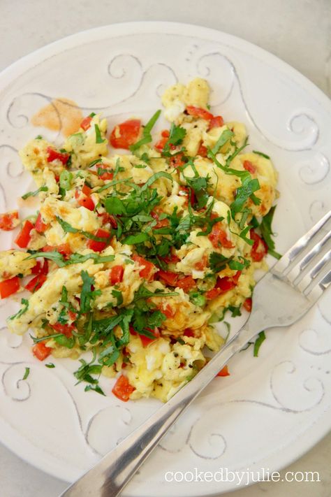 scrambled eggs with onions, peppers, cilantro, and hot sauce. Scrambled Eggs Without Milk, Scrambled Eggs Healthy, Breakfast Ideas With Eggs, Ideas With Eggs, Easy Scrambled Eggs, Best Scrambled Eggs, Scrambled Eggs With Spinach, Scrambled Eggs With Cheese, Egg Sandwich Breakfast