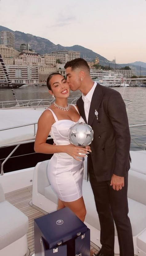 Georgina y Cristiano Ronaldo ♥️ Georgina Rodriguez And Cristiano Ronaldo, Georgina Wallpapers, Georgina And Cristiano, Georgina And Ronaldo, Cristiano Y Georgina, Georgina Gio, Georgina Cristiano, Cristiano Ronaldo And Georgina Rodriguez, Future Moodboard