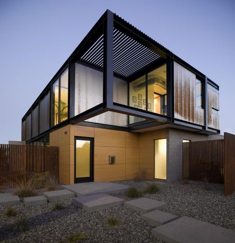 Sosnowski Residence by Chen+Suchart Studio Home Architecture Styles, Container Home Designs, Modular Home Designs, Bungalow Design, Modern Bungalow, Desert Homes, Minimalist House Design, Loft House, Modular Building