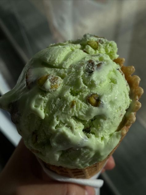 Pistachio Ice Cream Aesthetic, Pistachio Gelato, Pistachio Ice Cream, Fav Food, Cream Aesthetic, Favorite Food, Green Aesthetic, Delicious Food, Pistachio