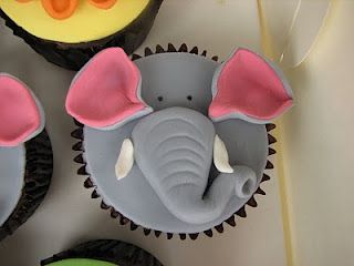 Jungle Cupcakes, Safari Cupcakes, Theme Jungle, Animal Cupcake, Elephant Cupcakes, Heather Smith, Elephant Cake, Baby Shower Sweets, Fruit Birthday