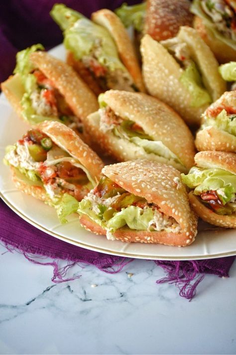 Bread Chicken Sandwich, Balloon Bread, Chicken Mayo Sandwich, Chicken Mayo, Ramzan Special Recipes, Bread Chicken, Mayo Sandwich, Veg Snacks, Chicken Snacks