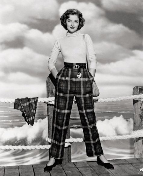 1940s Winter Fashion, Martha Vickers, Vintage Clothing Styles, Vintage Winter Fashion, Clothing Ads, Vintage Actresses, Design Moda, 20th Century Fashion, Vintage Everyday