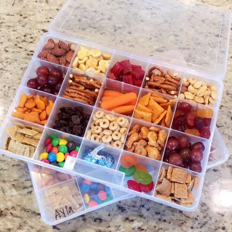 Road trip snack boxes for kids! (Used bead separator boxes) They were a hit!! Tackle Box Snacks Airplane, Road Trip Snack Containers, Airplane Snack Box For Kids, Snackle Box For Toddler, Travel Snacks For Toddlers, Shackle Box Ideas For Kids, Snackle Box Ideas Toddler, Snackle Box For Plane, Snackle Box Ideas Road Trip