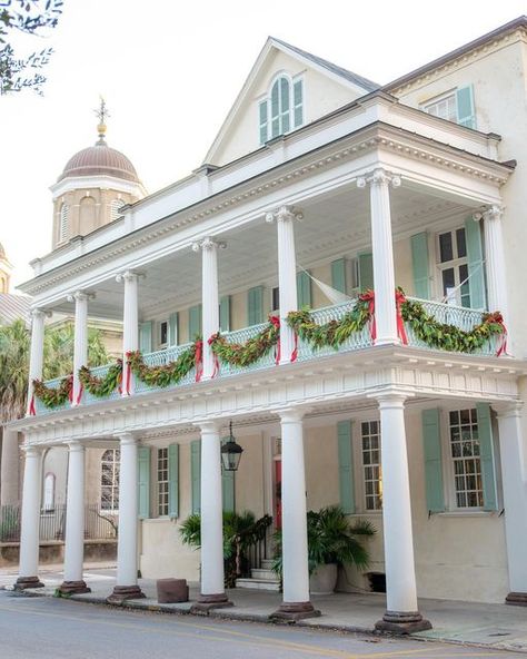 Charleston Christmas Decor, Charleston South Carolina Christmas, Charleston Christmas Decorations, Christmas In Charleston Sc, South Carolina Christmas, Charleston Christmas, Holiday Interior, Winter Arc, Southern Christmas