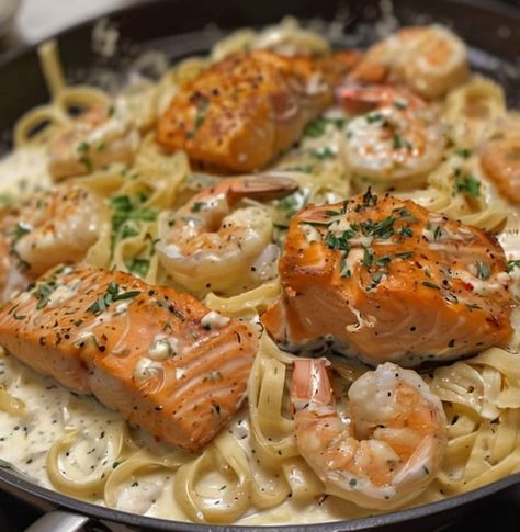 Salmon And Shrimp Alfredo, Salmon Alfredo, Shrimp Alfredo Recipe, Raw Shrimp, Pasta Alfredo, Salmon And Shrimp, Shrimp Alfredo, Food Babe, Yummy Comfort Food