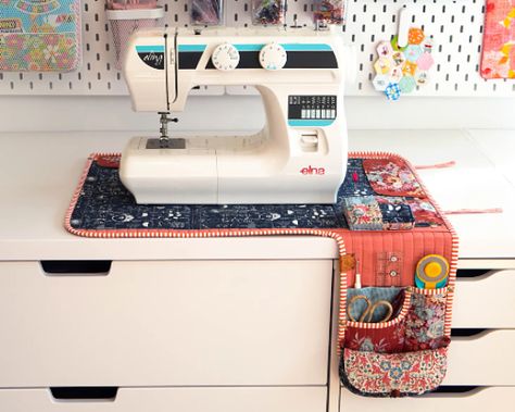 This Fold-Up Mat Is a Portable Organizer - Quilting Digest Sewing Mat, Sewing Machine Mat, Quilt Sewing Room, Sewing Station, Quilting Digest, Spring Quilts, Sewing Space, Quilted Gifts, Quilt Border