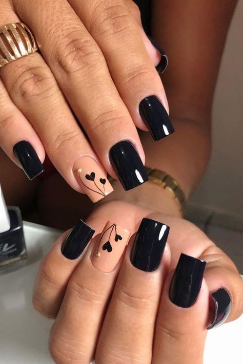 Black nail art design has always been very popular, many women have a special preference for black nail design. Black is a very powerful color. It is solemn and elegant. There is a heavy feeling… Black Designs, Heart Nail, Black Nail Art, Nagel Tips, Pretty Nail Art Designs, Black Nail Designs, Black Nail, Pretty Nail Art, Heart Nails