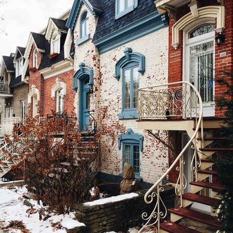 Montreal Aesthetic, Sketching Buildings, Hipster Pictures, Look Back Quotes, Dont Look Back Quotes, Film Reference, Notre Dame Basilica, Montreal Architecture, Paradise Kiss