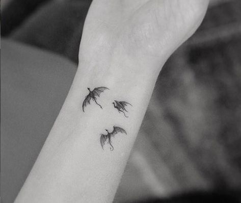 Close view of Emilia Clarke's GOT Dragons tattoo - Drogon, Rhaegal, and Viserion Emilia Clarke Tattoo Dragons, Small Dragon Tattoo Ankle, Got Dragon Tattoo Daenerys Targaryen, Dragon With Stars Tattoo, Got Tattoo Ideas, House Of The Dragon Tattoo Ideas, House Of Dragon Tattoo, Got Dragon Tattoo, Emilia Clarke Tattoo