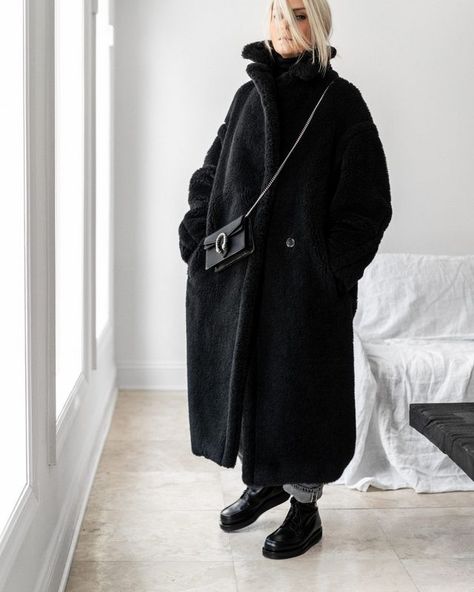 Teddy Bear Coat Outfit, Oversized Coat Outfit, Max Mara Teddy Coat, Dress Kitenge, Nz Summer, Black Teddy Coat, Teddy Coat Outfit, Fashion Facts, Fashion Quiz