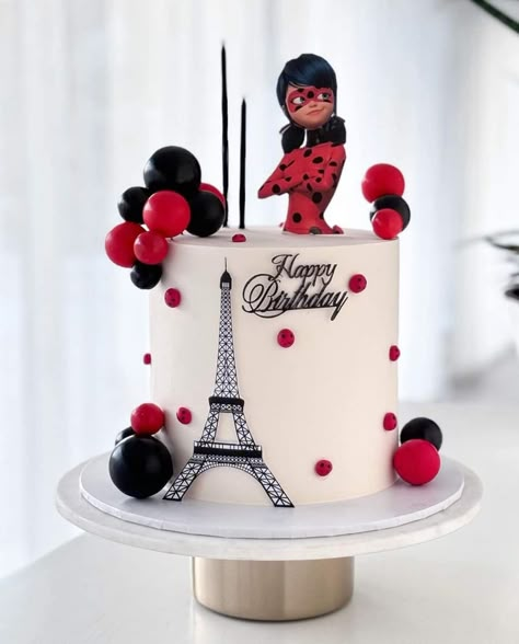 Ladybug And Cat Noir Birthday Ideas, Miraculous Cake Birthday, Ladybug Torte, Miraculous Ladybug Cake Ideas, Ladybug Miraculous Birthday Party, Ladybug And Cat Noir Cake, Pastel Ladybug, Miraculous Cake, Miraculous Ladybug Cake