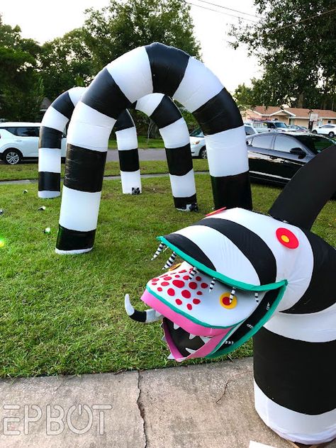 Diy Beetle Juice Decorations, Beetlejuice Halloween Trunk Or Treat, Beetlejuice Porch Decor, Halloween Themes Outdoor, Beetlejuice Trunk Or Treat Ideas For Cars, Trunk Or Treat Ideas Beetlejuice, Diy Beetlejuice Decorations, Beetle Juice Characters, Beetlejuice Halloween Yard Decorations