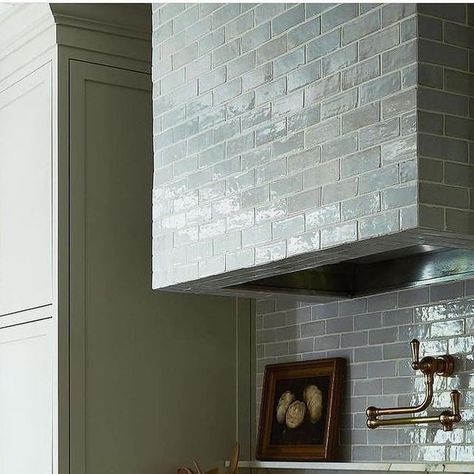 Maria Matluck Designs on Instagram: "KITCHENS! I design a lot of kitchens so I thought I’d share some of my favorite saved photos that are inspiring me right now. All a range in style, what is your favorite?  1. @jmfoundarie love a good subway tile on the hood of kitchen range  2. @juliehillmandesign these fixtures over this island are showstopping  3. @studioebur mix of old and new in this European breakfast nook   4. @corinnemathernstudio Mother Nature ather  finest! Bringing the outdoors in  Follow @maria_matluck_designs for more design inspiration  #mariamatluckdesigns #mmdinspo #designinspiration #kitchen #kitchendesign #kitchendesigner #kitchenreno #kitchenrenovation  #kitcheninspo #interiordesigners #homedesign #kitchendesign" Guest House Bathroom, European Breakfast, Countryside Kitchen, Impatiently Waiting, Kitchen Vent, Subway Tile Kitchen, Me Right Now, Kitchen Range Hood, Go Back To School