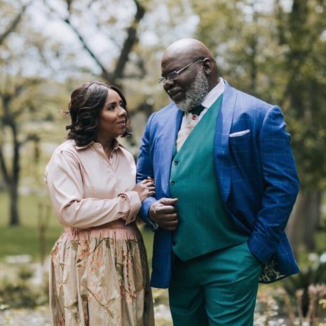 He Who Finds A Wife, Older Couple Poses, Pastors Wife, Photo Album Design, Studio Photography Poses, Black Love Couples, Lasting Love, Couple Photoshoot Poses, My Good