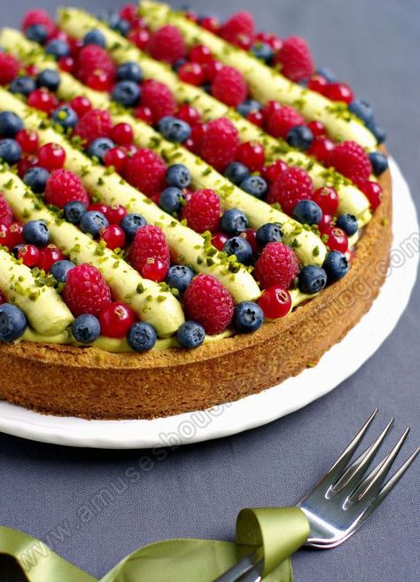 Easy lemon and berry pie perfect as a Patisserie dessert Fruit Tart, Sweet Tarts, Delicious Fruit, Tart Recipes, Savoury Cake, Fruit Desserts, Sweet Desserts, Fruit Cake, Easy Cake