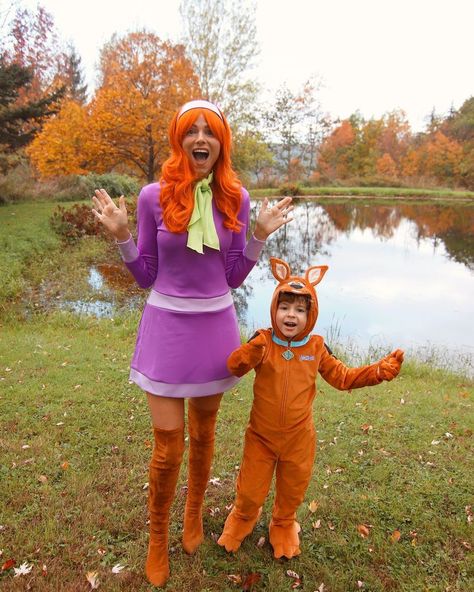 Steffy 🧡 on Instagram: “Scooby Dooby Doo, where are you? We need some help from you now 🎃🐶🧡” Scooby Doo Daphne, Scooby Doo Kids, Mom Costume, Scooby Doo Costumes, Halloween Costume Toddler Girl, Sleeper Pajamas, Halloween Costumes For Family, Teacher Halloween Costumes