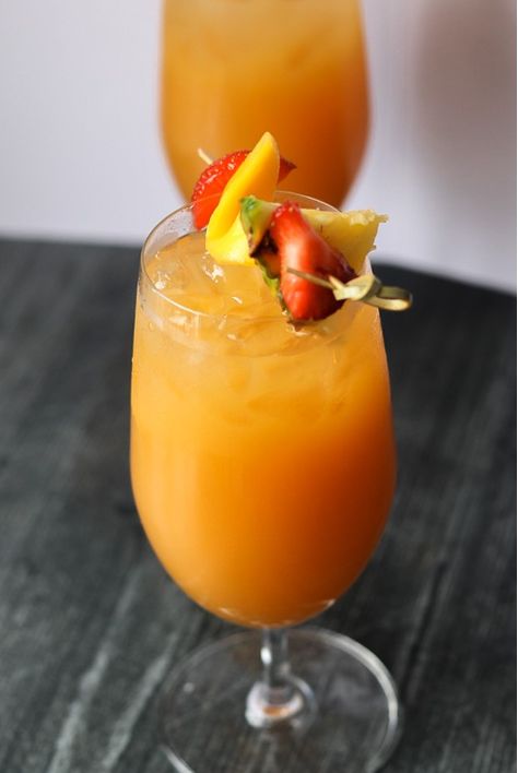 Easy Caribbean Rum Punch – Foodie Not a Chef | Afrocaribbean Food Blog Easy Rum Punch, Caribbean Rum Punch Recipe, Caribbean Rum Punch, Rum Punch Recipe, Girly Drinks, Rum Punch Recipes, Liquor Recipes, Caribbean Rum, Pineapple Rum