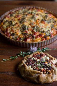 GLUTEN FREE TOMATO TART WITH OLIVES AND FETA Tomato Tart Recipe, Tomato Tart, Savory Tart, Gf Recipes, Foods With Gluten, Sem Lactose, Tomato Recipes, Tart Recipes, Gluten Free Baking