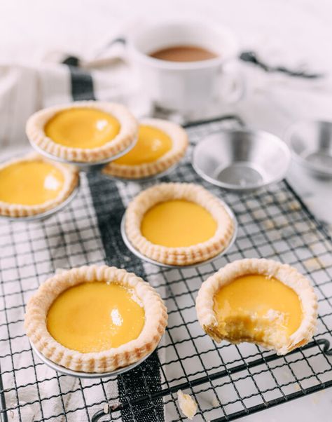 Hong Kong Egg Tart, Asian Bakery, Egg Tart Recipe, Chinese Bakery, Tart Crust Recipe, Portuguese Egg Tart, Custard Tarts, Chinese Egg, Wok Of Life