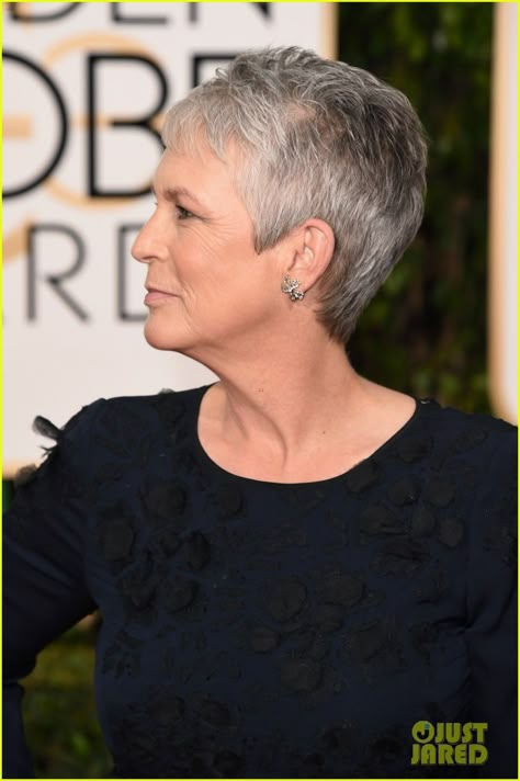 jamie lee curtis julia louis dreyfus 2016 golden globes 07 Jamie Lee Curtis Haircut Back View, Jamie Lee Curtis Haircut Pixie Cuts, Jaime Lee Curtis Haircut, Jamie Lee Curtis Haircut, Jamie Lee Curtis Hair, Uneven Bob Haircut, Uneven Bob, Jaime Lee Curtis, Short Wavy Pixie