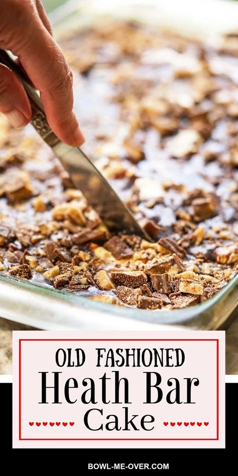 Chocolate sheet cake in pan being sliced. It's drizzled with chocolate and caramel sauce and topped with chopped heath bars. Heath Bar Bundt Cake, Heathbar Cake Recipes, Heath Poke Cake Recipes, Heath Bar Brownies, Heathbar Cake, Heath Bar Poke Cake, Toffee Poke Cake, Heath Bar Dessert, Heath Bar Cake Recipe