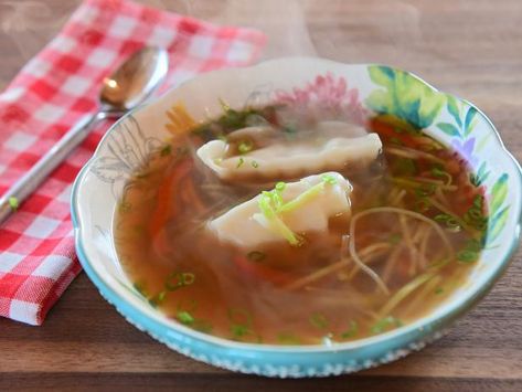 Speedy Dumpling Soup Recipe | Ree Drummond | Food Network Pioneer Woman Soups, Dumpling Soup Recipe, Ravioli Soup, Food Network Recipes Pioneer Woman, Wonton Noodle Soup, Ree Drummond Recipes, Easy Dumplings, Recipes With Ingredients, Dumpling Soup