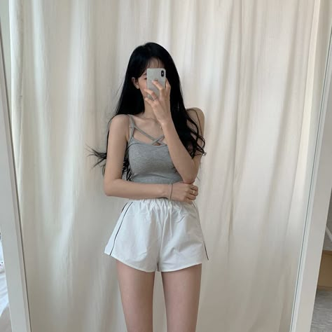 Casual Home Outfits, Outfit Korean Style, Body Outfit, Cute Lazy Outfits, Home Clothes, Mens Pants Fashion, Tomboy Fashion, Home Outfit, Teenage Fashion Outfits