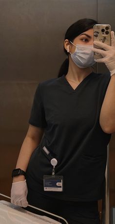 Medical Work Aesthetic, Medical Girl Aesthetic, Cute Doctor Outfits, Doctors In Scrubs, Outfit For Doctors, Doctor Work Outfit, Doctor Fashion, Nurse Girl, Doctor Girl