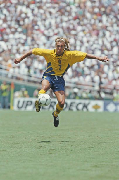 Henrik Larsson of Sweden in action at the 1994 World Cup Finals. Henrik Larsson, Sweden Football, Liverpool Anfield, Soccer Decor, Retro Jersey, Football Stuff, Retro Football Shirts, Celtic Fc, Volleyball Outfits