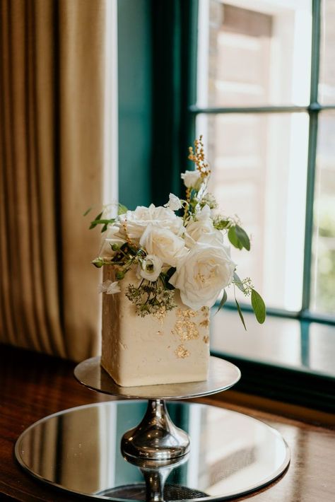 Small Square Wedding Cakes, Square Wedding Cakes 1 Tier, Tall Square Cake, Small Square Cake, Square Wedding Cakes Simple, Stacked Square Cake, Square Wedding Cakes Simple One Layer, Modern Square Cake Design, Modern Square Wedding Cake