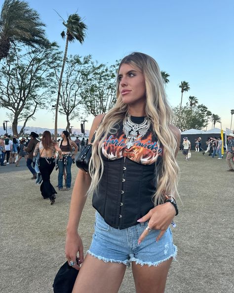 Day 1 @stagecoach 🌶️✨🌴 Stagecoach Outfit 2024, Stagecoach Pictures, Stagecoach Mary, Stagecoach 2024, Stagecoach Bus, April 26, Festival, On Instagram, Quick Saves