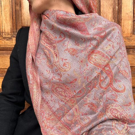 ✨Coral Sunset Pashmina Scarf✨ 🌅 Spring Perfection: Embrace the season with the warm hues of our Coral Sunset scarf, perfect for adding a touch of elegance to your spring wardrobe. 🌟 Coral Sunset, April 27, Pashmina Scarf, Sunset Sky, Spring Wardrobe, Paisley Pattern, Beautiful Sunset, Istanbul, Paisley