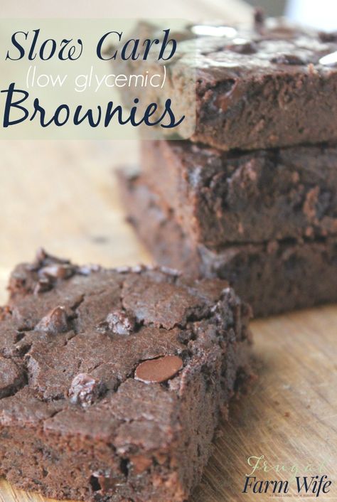 These slow carb brownies are fabulous! They manage to be sweet, and decadent while using a zero calorie sweetener and NO white carbs! Gd Meals, Slow Carb Recipes, Slow Carb Diet, Slow Carb, Healthier Sweets, Candida Recipes, Alkaline Recipes, Low Carb Brownies, Low Glycemic Diet