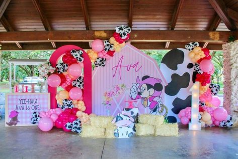 Vaquera 1st Birthday, Minnie Farm Birthday, Minnie Cowgirl Party, Minnie Mouse Farm Birthday Party, Minnie Mouse Cowgirl Party, Minnie Mouse Barnyard Party, Mini Mouse Cowgirl Party, Cowgirl Birthday Backdrop, Western Minnie Mouse Party