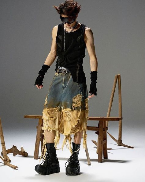 https://pin.it/5RqEUomD6 Avante Garde Outfit, Avant Garde Fashion Street, Male Urban Fashion, Avant Garde Street Style, Unconventional Fashion, 2000s Japanese Fashion, Metallic Jeans, Simple Fits, Futuristic Fashion