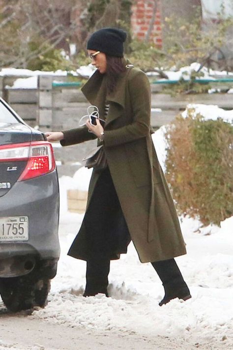 Megan Markle Coat, Meghan Markle Coat, Meghan Style, Meghan Markel, Estilo Meghan Markle, Rachel Zane, Dark Green Coat, Princ Harry, Meghan Markle Outfits