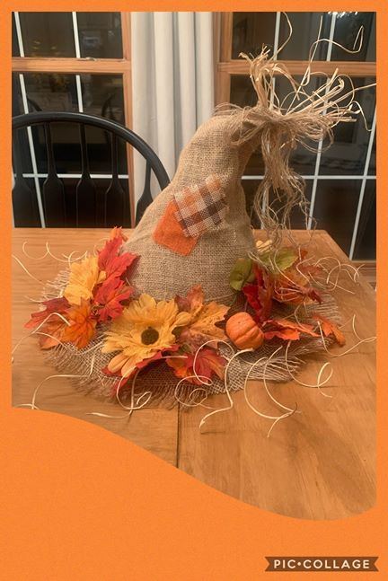 DIY Scarecrow Table Centerpiece | Let’s make a fun scarecrow craft! #diyscarecrowhat #scarecrowcenterpiece | By The Honeysuckle Haven Diy Scarecrow Decoration, Scarecrow Craft, Fall Festival Decorations, Scarecrow Decorations, Diy Scarecrow, Scarecrow Crafts, Trunk Or Treat, Seasonal Crafts, Girls Weekend