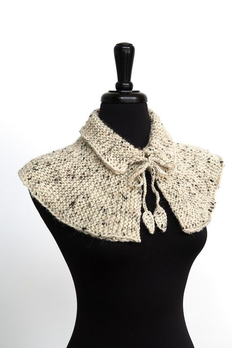 KnitsomeStudio - Etsy Denmark Outlander Patterns, Capelet Pattern, Knitted Capelet, Outlander Knitting, The Outlander, Crochet Cape, Cord Ties, Wool Cape, Stars Then And Now