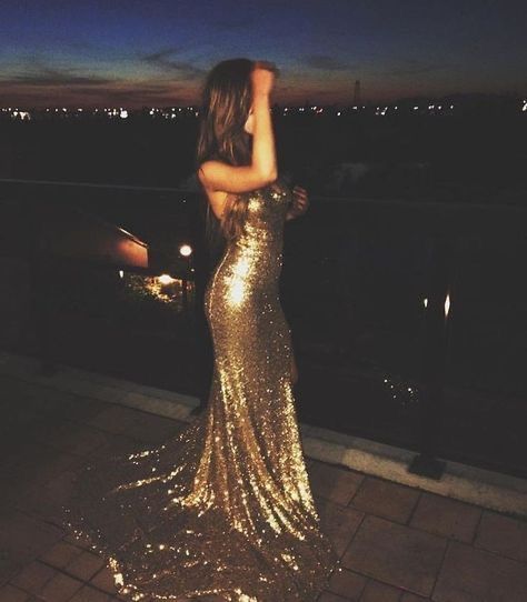 Gold Unique Prom Dresses, Formal Dresses Sequins, Golden Dress Aesthetic, Prom Gold Dress, Gold Dress Aesthetic, Gold Dress Prom, Gold Dress Formal, Long Gold Dress, Golden Prom Dress