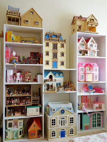 Dolly House | Flickr - Photo Sharing! Dolls House Storage, Doll House Storage Ideas, Calico Critter Storage, Sylvanian Families Storage, Calico Critters Storage, Calico Critters House Ideas, Calico Critters Storage Ideas, Doll House Storage, Calico Critters House