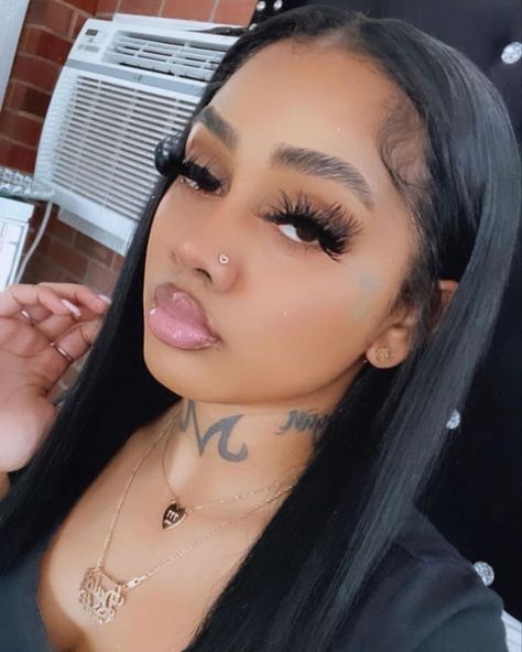 Rings On Black Women, Nose Rings On Black Women, Nose Piercing Black Woman, Heart Nose Piercing, Nose Ring Aesthetic, Heart Nose Ring, Heart Nose Rings, Ring Aesthetic, Pretty Accessories