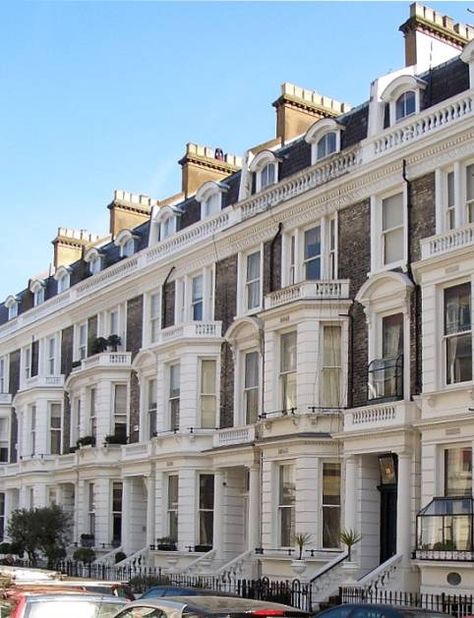 Stafford Terrace, Photograph by Jacqueline Banerjee Victorian Architecture England, English Row Houses, London Row Houses, British Townhouse, Victorian Facade, Houses Uk, Terraced Landscaping, English Houses, London Houses