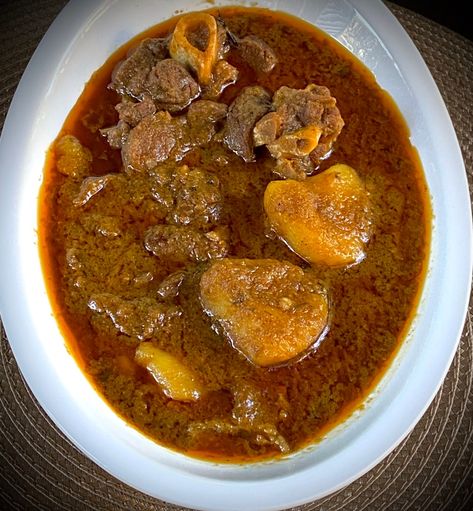 Aloo Gosht (Mutton and potato Curry) – Desi Swad Mutton Curry Photography, Aloo Gosht, Curry Photography, Meat Gravy, Thick Stew, Middle Eastern Cuisine, Mutton Curry, Veg Curry, Around The World Food