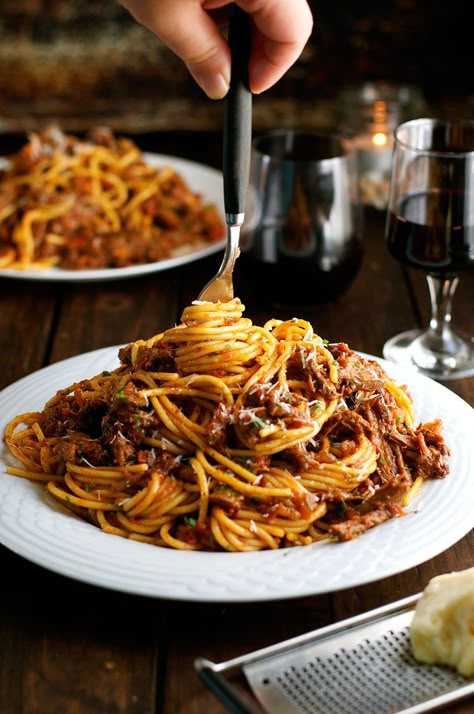 Shredded Beef Ragu, Beef Ragu Pasta, Ragu Pasta Sauce, Beef Spaghetti, Ragu Pasta, Spaghetti Vongole, Leftover Lamb, Recipe Sauce, Eating Pasta