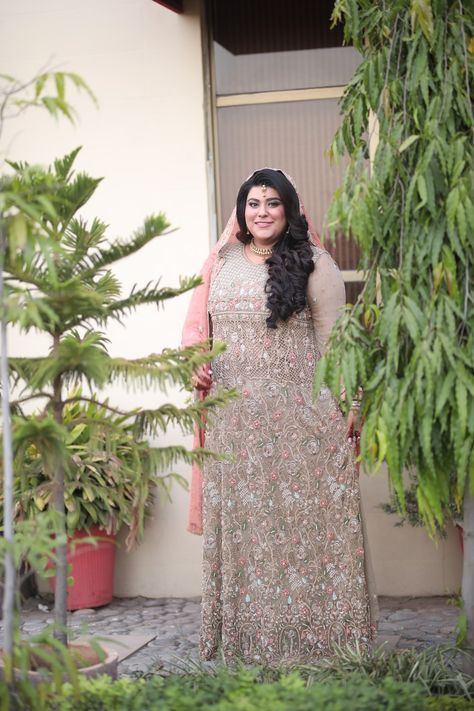 Plus size desi bride. Nikkah dress. Full length maxi dress. Pastel pink and gold! Bride Nikkah Dress, Fat Bride Indian Plus Size, Plus Size Indian Bride, Fat Bride, Nikkah Dress, Dress Pastel, Desi Bride, Plus Size Bride, Future Ideas