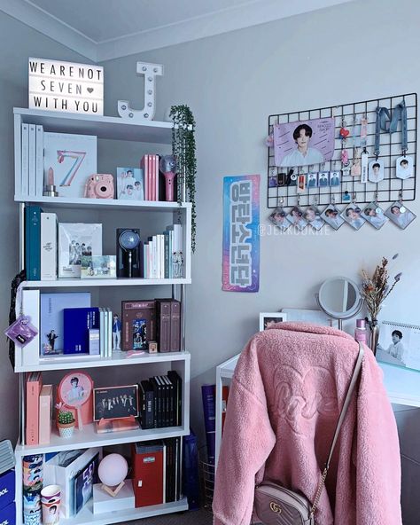 Instagram 10k, Army Room Decor, Army Room, Aesthetic Room Ideas, Dekorasi Kamar Tidur, Study Room Decor, Jimin Taehyung, Taehyung Jungkook, Teen Bedroom Decor