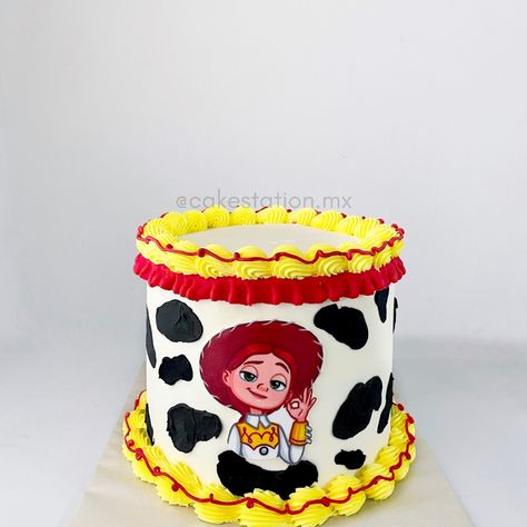 Pastel cake buttercream jessy toy story cow print Toy Story Cake Jessie, Jessie Birthday Cake, Jesse Toy Story Cake, Toy Story Cake For Girl, Jessie Cake Toy Story, Jesse Toy Story Party Ideas, Toy Story Jessie Cake, Jessie Toy Story Cake, Jesse Toy Story