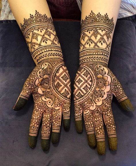 Eid Mehndi Designs Half Hand, Motif Henna, Karwa Chauth Mehndi, Karva Chauth Mehndi Designs, Learn Henna, Traditional Mehndi Designs, Ayurveda Books, Mehandi Henna, Mehndi Mehndi