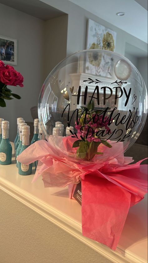 Flowers inside a balloon, great and creative way to suprise your loved ones Happy Mother, Loved Ones, Happy Mothers, Mother’s Day, Wine Glass, First Love, Balloons, Wine, Tableware